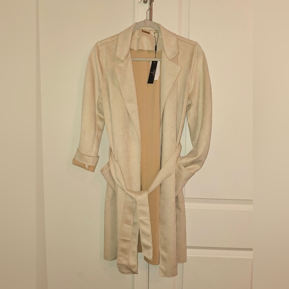 NWT T Tahari Faux Leather Trench In Bone - Picture 4 of 10